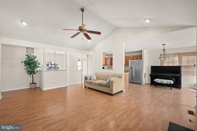 7 LOGAN DR, Cherry Hill, NJ 08034
