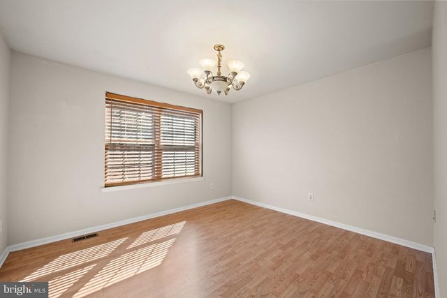 7 LOGAN DR, Cherry Hill, NJ 08034