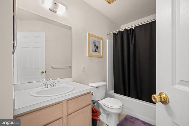7 LOGAN DR, Cherry Hill, NJ 08034