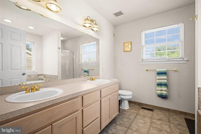 7 LOGAN DR, Cherry Hill, NJ 08034