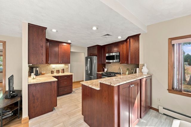10 Overbrook Rd, Middleton, MA 01949