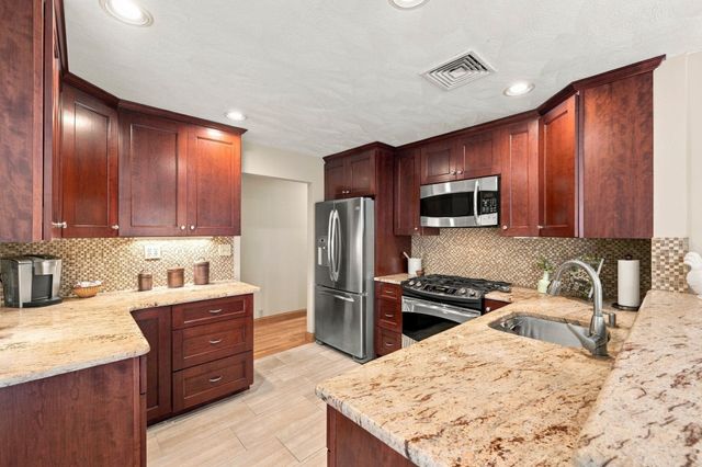 10 Overbrook Rd, Middleton, MA 01949