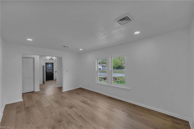 5023 Booker ST, Chesapeake, VA 23320