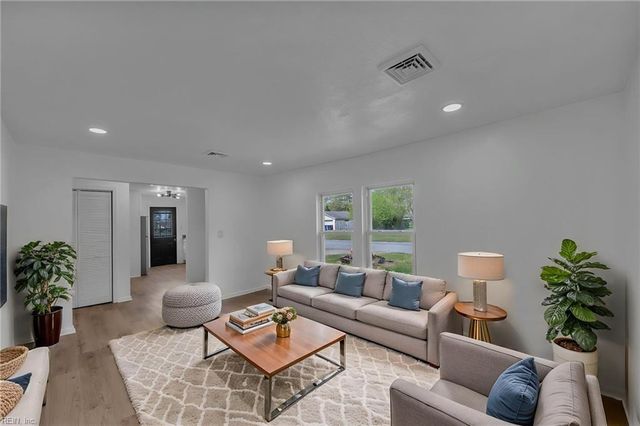 5023 Booker ST, Chesapeake, VA 23320