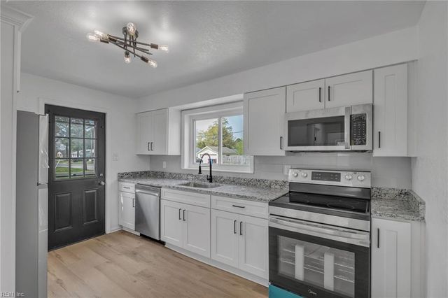 5023 Booker ST, Chesapeake, VA 23320