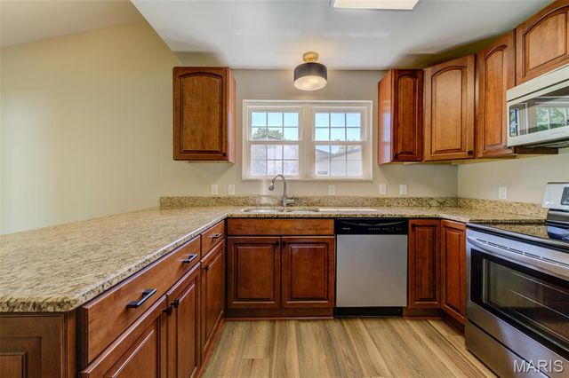 129 Del Oro Drive, St Peters, MO 63376