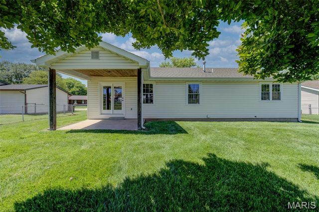 129 Del Oro Drive, St Peters, MO 63376