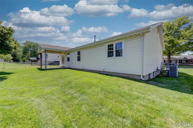 129 Del Oro Drive, St Peters, MO 63376
