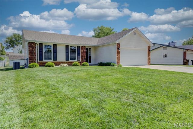 129 Del Oro Drive, St Peters, MO 63376