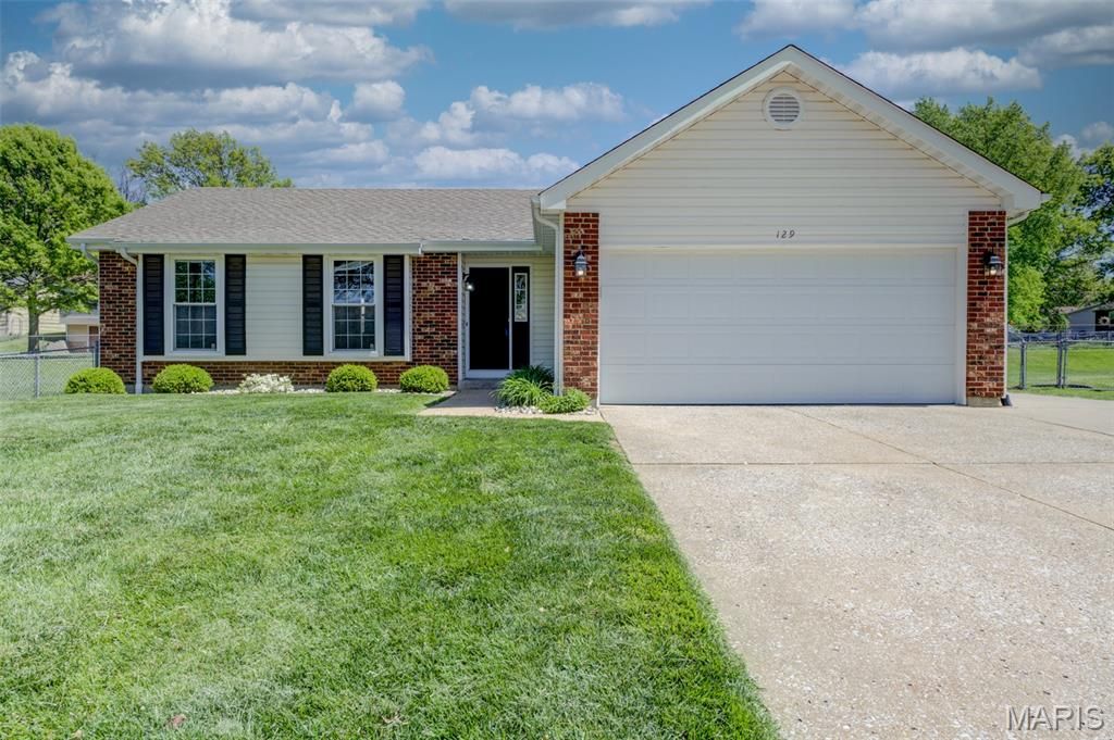 129 Del Oro Drive, St Peters, MO 63376