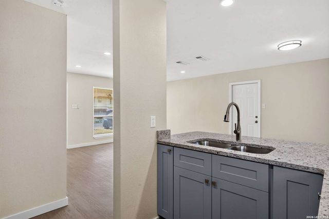 5714 BEAR LAKE DR, San Antonio, TX 78244