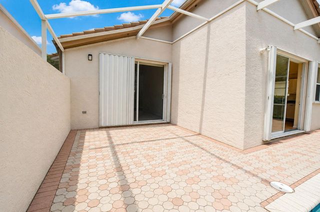 7666 Rockport Circle, Lake Worth, FL 33467