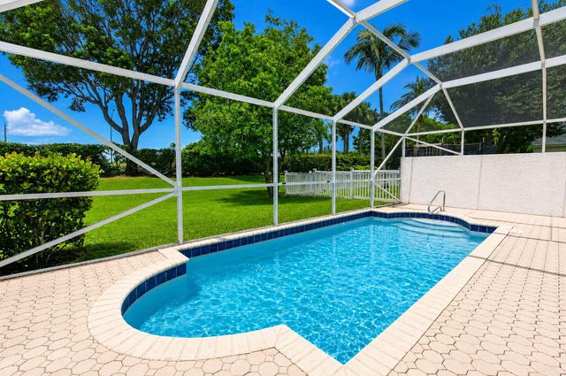 7666 Rockport Circle, Lake Worth, FL 33467