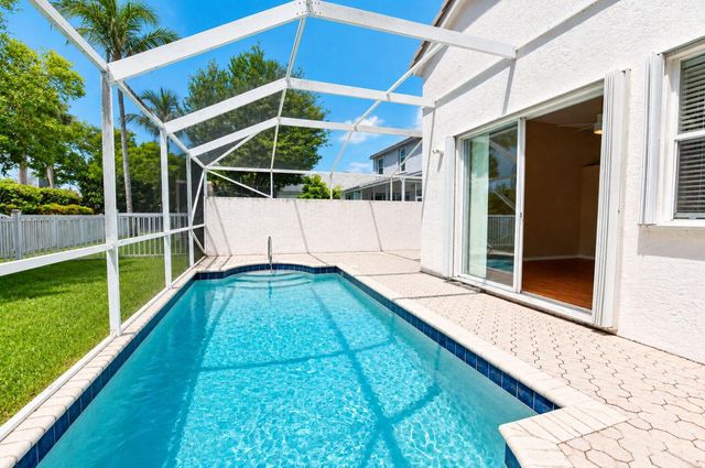 7666 Rockport Circle, Lake Worth, FL 33467
