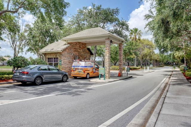 7666 Rockport Circle, Lake Worth, FL 33467