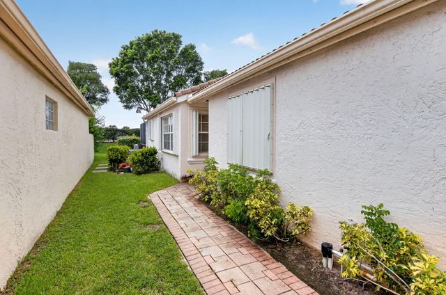 7666 Rockport Circle, Lake Worth, FL 33467