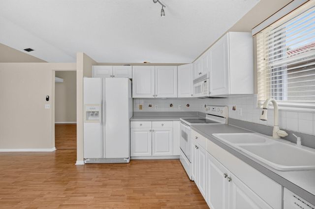 7666 Rockport Circle, Lake Worth, FL 33467