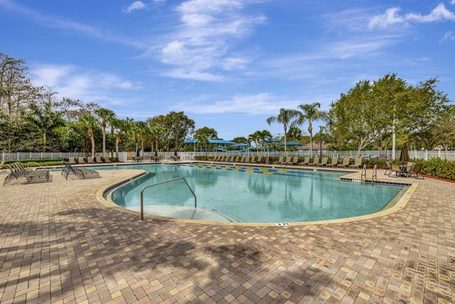 7666 Rockport Circle, Lake Worth, FL 33467