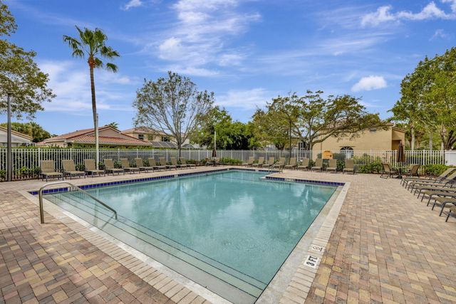 7666 Rockport Circle, Lake Worth, FL 33467