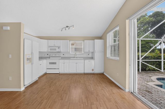 7666 Rockport Circle, Lake Worth, FL 33467