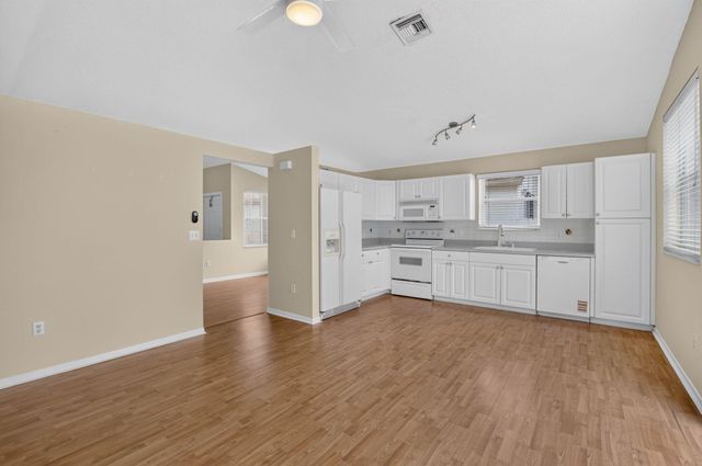 7666 Rockport Circle, Lake Worth, FL 33467