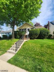 8 Parkway, Caldwell Boro Twp., NJ 07006