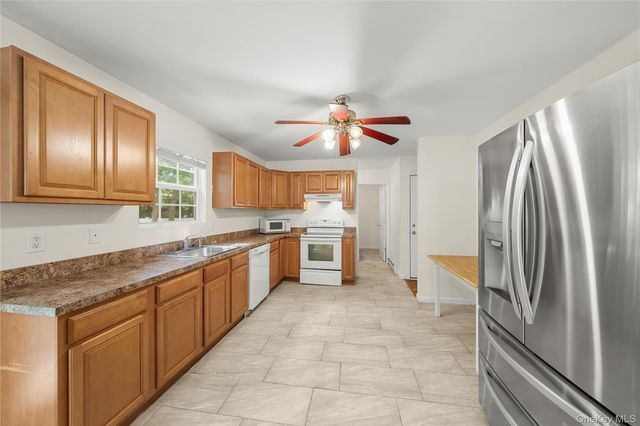 144 Dawn Drive, Shirley, NY 11967