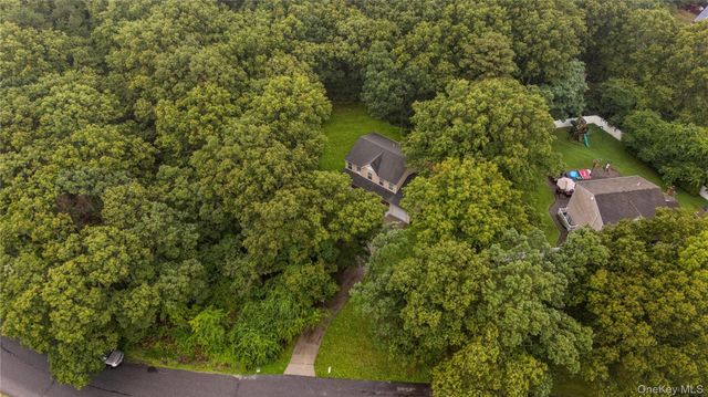 144 Dawn Drive, Shirley, NY 11967