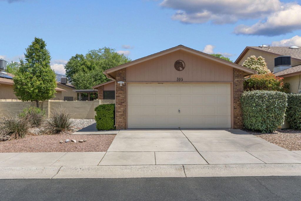 316 Palmer Park Drive NE, Albuquerque, NM 87123