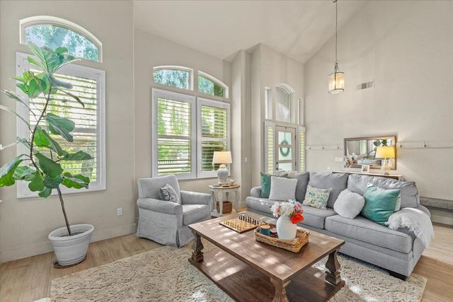 2485 Tigers Dr, Turlock, CA 95382