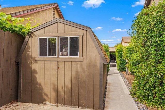 2485 Tigers Dr, Turlock, CA 95382