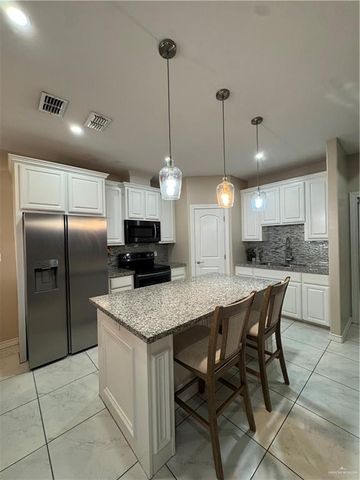 1019 W Mile 6 Road, Elsa, TX 78543