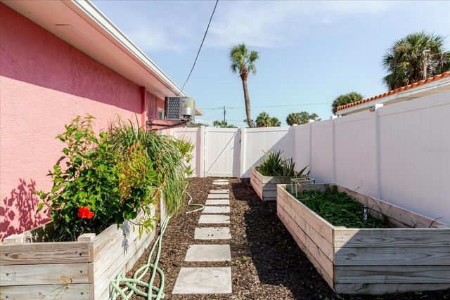 411 87TH AVENUE, St Pete Beach, FL 33706