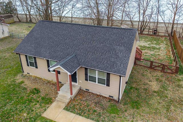 210 Hardin Ave, Dickson, TN 37055