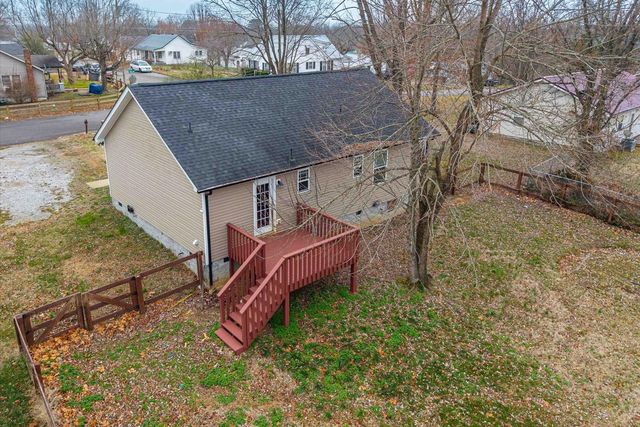 210 Hardin Ave, Dickson, TN 37055
