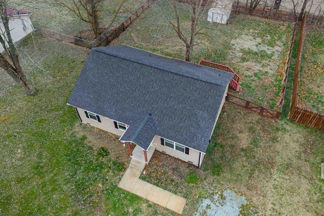 210 Hardin Ave, Dickson, TN 37055