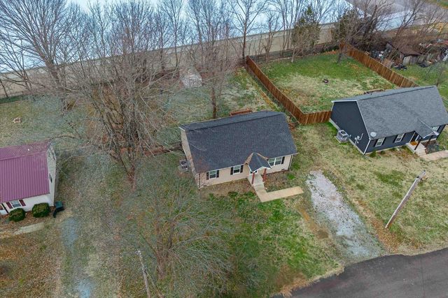 210 Hardin Ave, Dickson, TN 37055