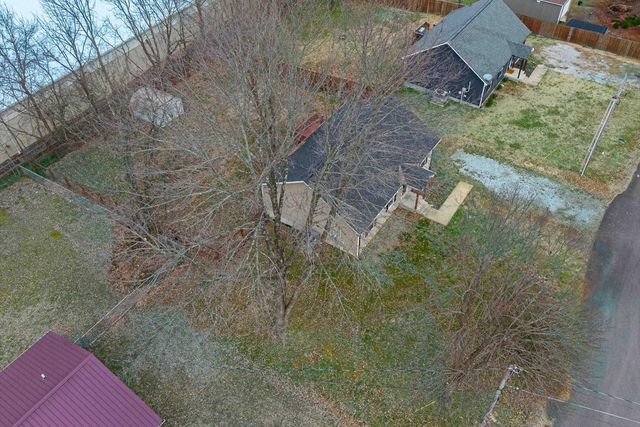 210 Hardin Ave, Dickson, TN 37055