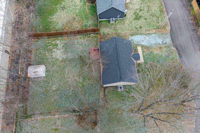 210 Hardin Ave, Dickson, TN 37055