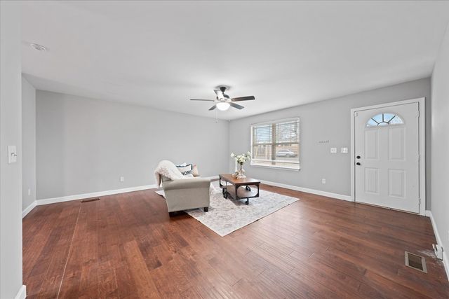 210 Hardin Ave, Dickson, TN 37055