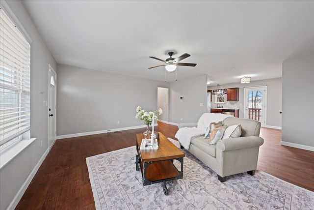 210 Hardin Ave, Dickson, TN 37055