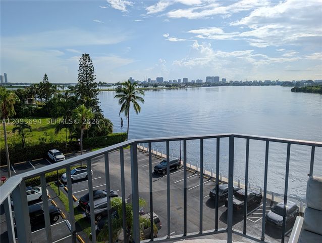 11930 N Bayshore Dr 502, North Miami, FL 33181