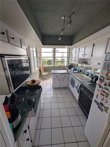 11930 N Bayshore Dr 502, North Miami, FL 33181