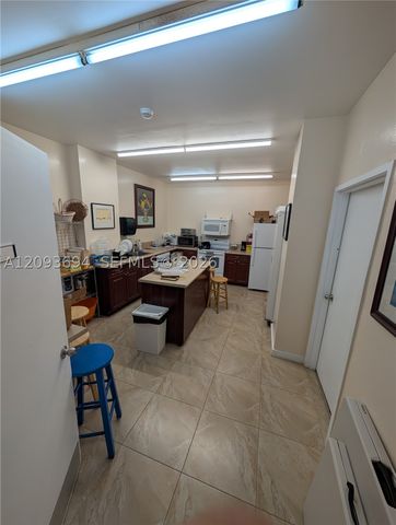 11930 N Bayshore Dr 502, North Miami, FL 33181