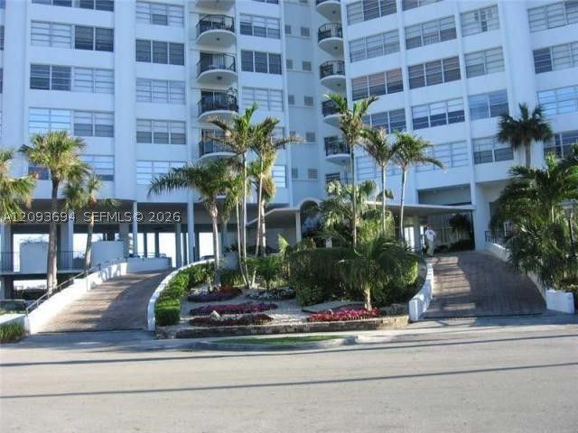 11930 N Bayshore Dr 502, North Miami, FL 33181