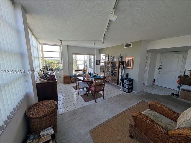 11930 N Bayshore Dr 502, North Miami, FL 33181