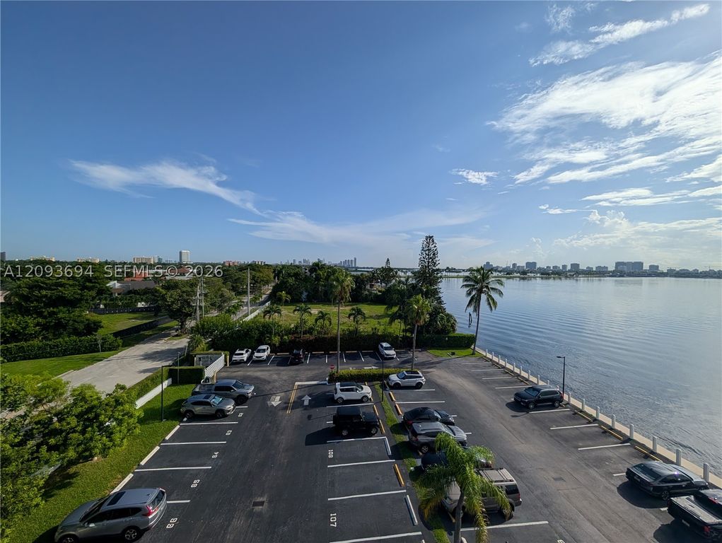 11930 N Bayshore Dr 502, North Miami, FL 33181