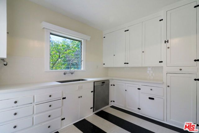 523 N Gower Street, Los Angeles, CA 90004