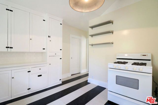 523 N Gower Street, Los Angeles, CA 90004