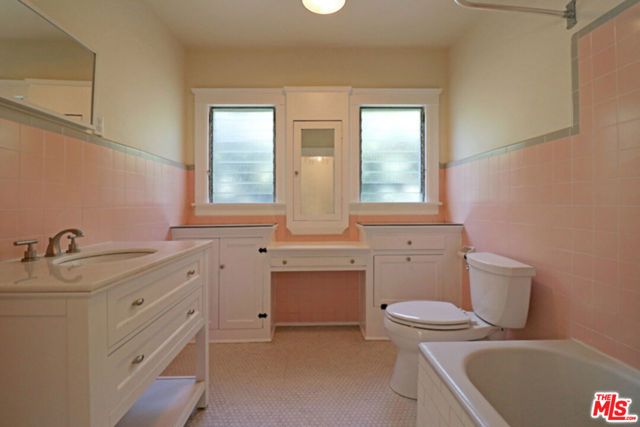 523 N Gower Street, Los Angeles, CA 90004